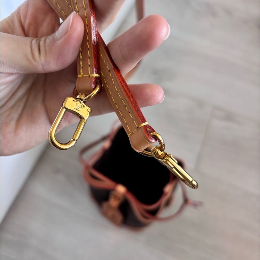 Louis Vuitton noe purse - Picture 10 of 16